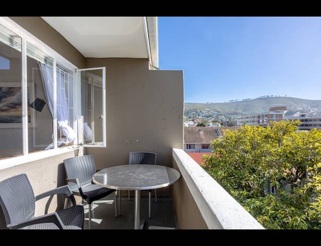1 BEDROOM FLAT TO LET IN GARDENS